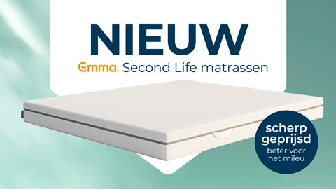een witte matras met blauwe tekst