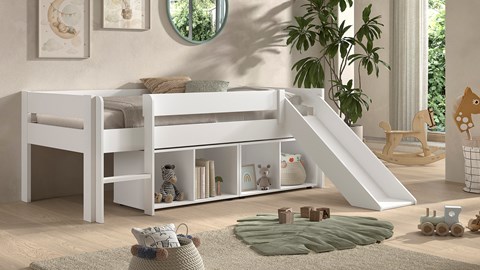 Halfhoogslaper laag met 2 boekenkasten en glijbaan Primo Halfhoogslaper laag met 2 boekenkasten en glijbaan Primo