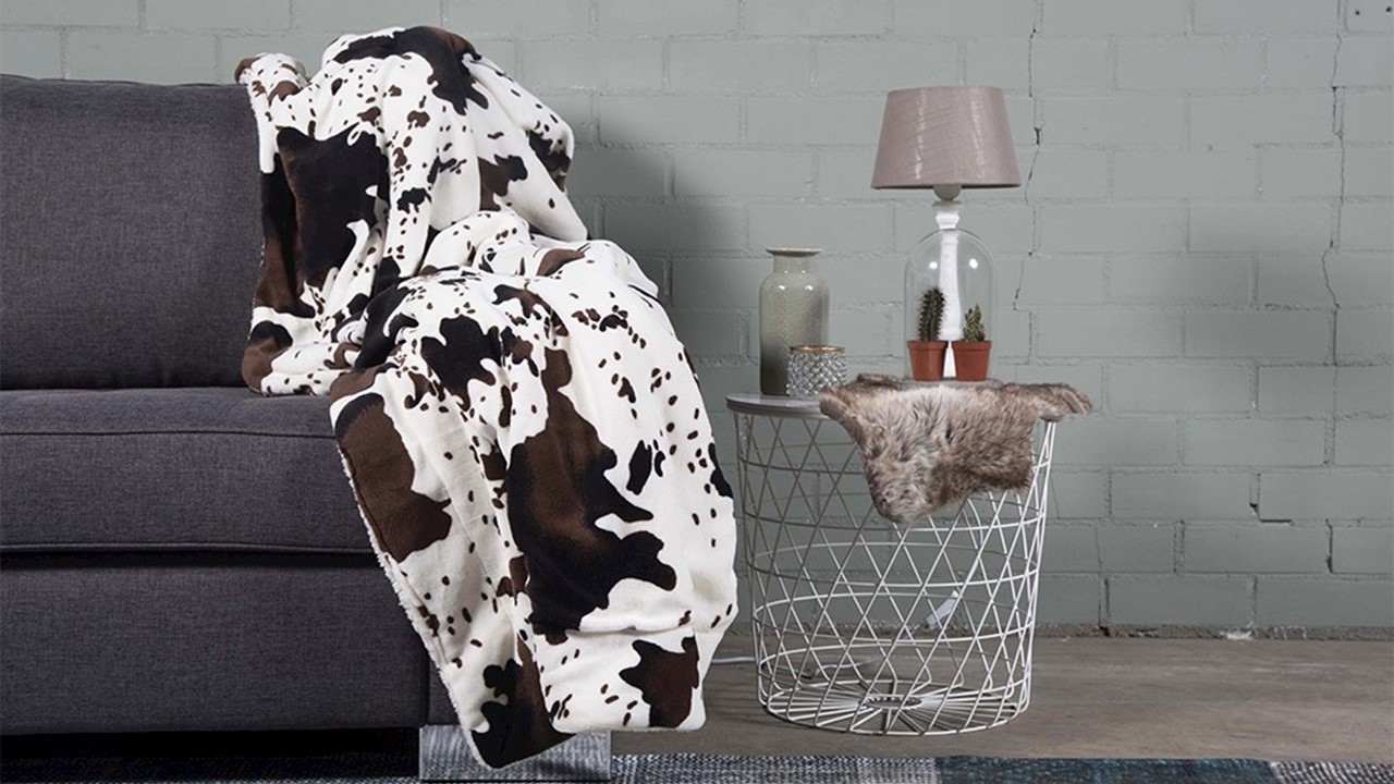 Er is behoefte aan Benadering Brawl fleece deken Koe | Beddenreus