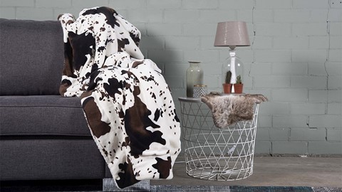 dbo_ambianzz_cow_printed_coral_fleece_blanket _sfeer