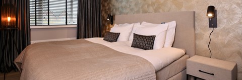 Slaapkamer van Annick, beige opbergboxspring met sprei