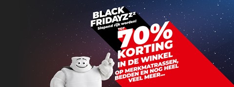 een persoon in een kledingstuk die naar boven wijst