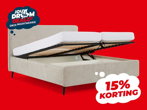 Een bed met een matras