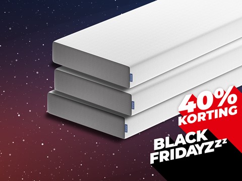 een stapel witte kussens