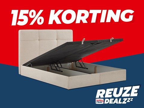 Een bed met een matras