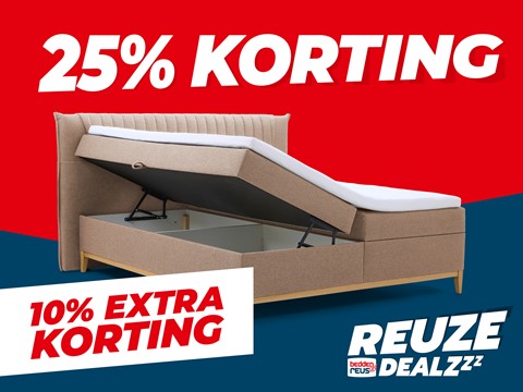 een bed met een bedframe