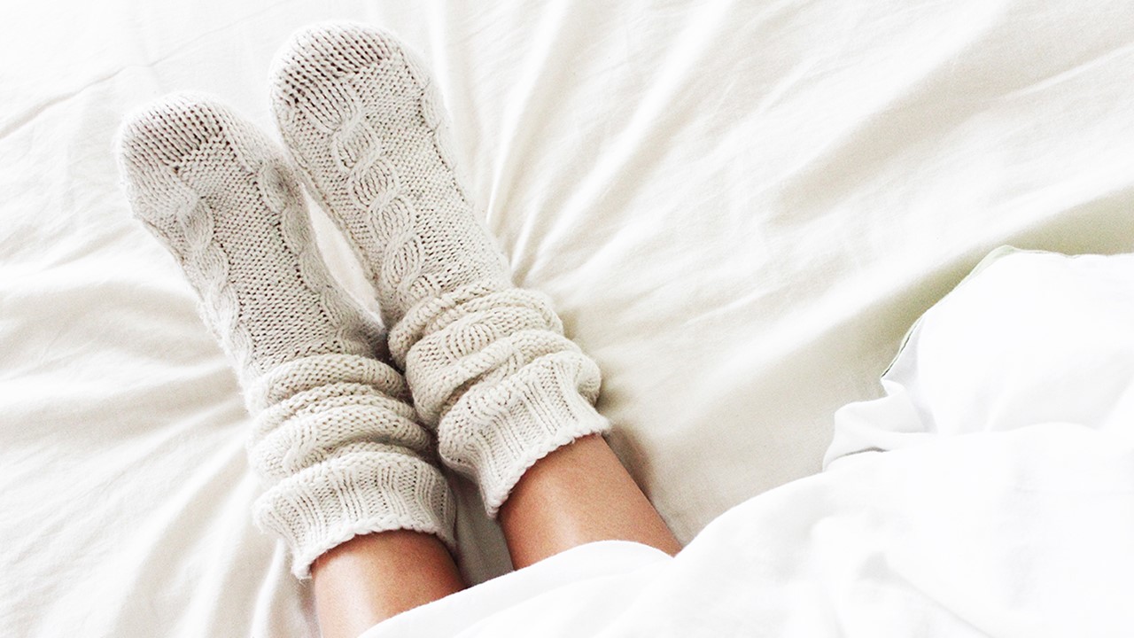 Precies dit je doen bij koude voeten in bed | Beddenreus