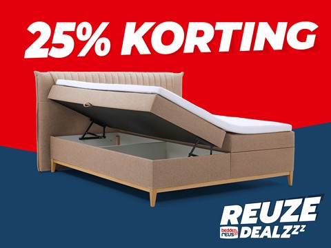 een bed met een bedframe