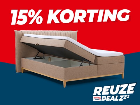 een bed met een bedframe