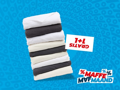 een stapel opgevouwen kleding