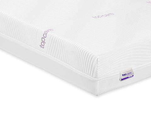 een matras met paars schrift erop