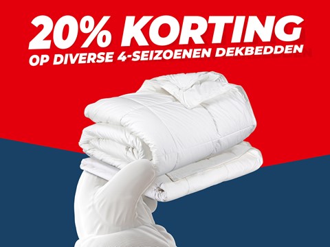 een hand die een stapel dekens vasthoudt