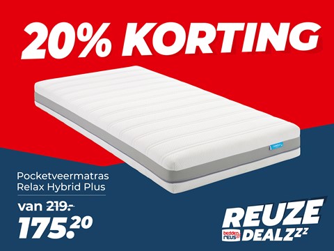 een matras op een rode en blauwe achtergrond