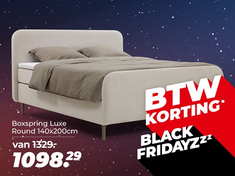 een bed met een bedframe