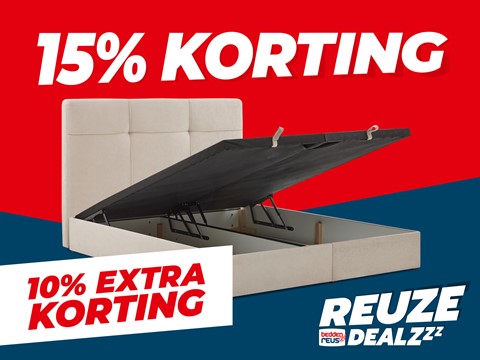 Een bed met een matras