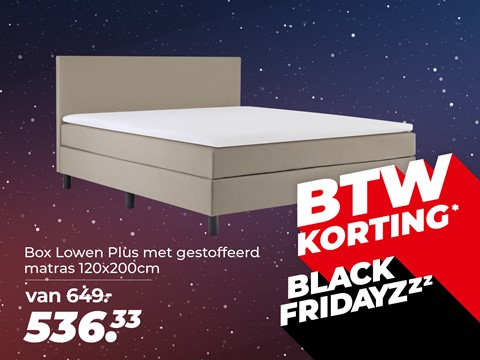 een bed met een witte matras